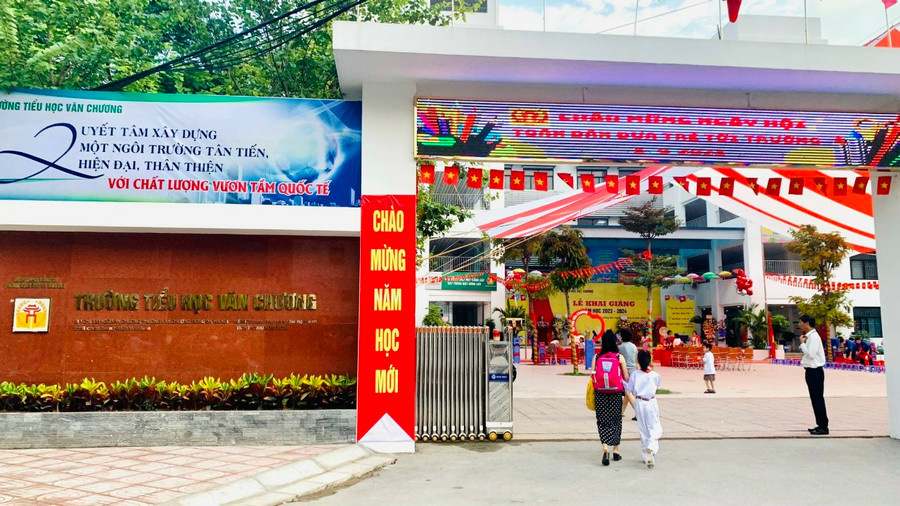 Cơ sở vật chất khang trang điều kiện tốt để Trường Tiểu học Văn Chương triển khai hiệu quả Chương trình GDPT 2018.