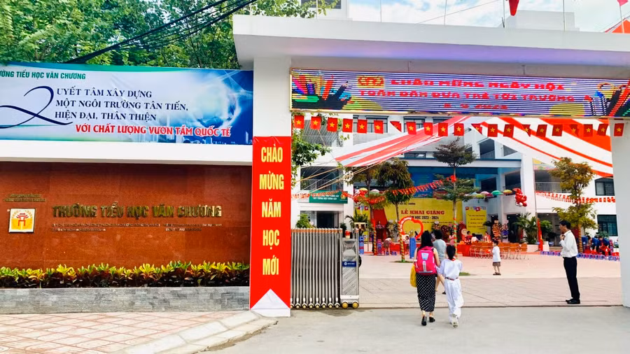 Cơ sở vật chất khang trang điều kiện tốt để Trường Tiểu học Văn Chương triển khai hiệu quả Chương trình GDPT 2018.
