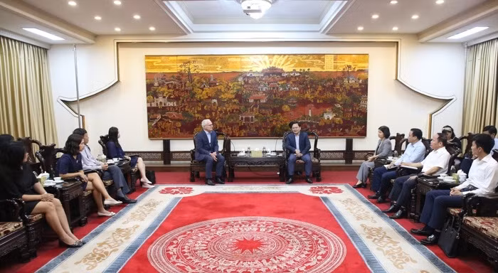 Quang cảnh buổi làm việc.