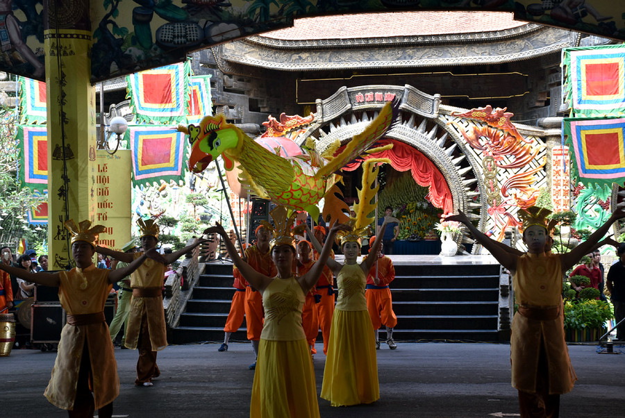 Tiết mục sân khấu hóa rước tứ linh