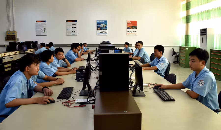 SV HCMUTE thực hành tại LabVIEW Academy