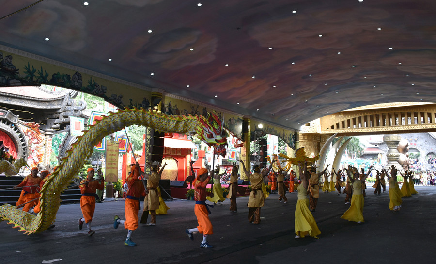 Tiết mục sân khấu hóa rước tứ linh