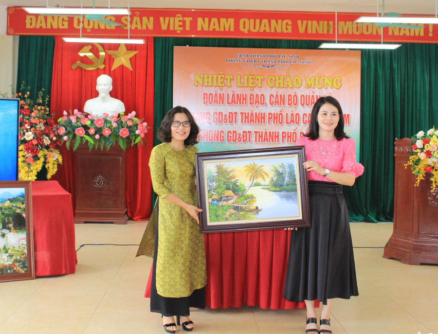 Trường TH&THCS Trần Quốc Toản thành phố Bắc Ninh và Trường TH Nam Cường thành phố Lào Cai. Trường TH&THCS Trần Quốc Toản thành phố Bắc Ninh và Trường TH Nam Cường thành phố Lào Cai.