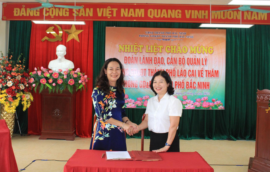 Trường THCS Kinh Bắc thành phố Bắc Ninh và Trường THCS Lý Tự Trọng thành phố Lào cai kí kết nội dung hợp tác, kết nghĩa. Trường THCS Kinh Bắc thành phố Bắc Ninh và Trường THCS Lý Tự Trọng thành phố Lào cai kí kết nội dung hợp tác, kết nghĩa.