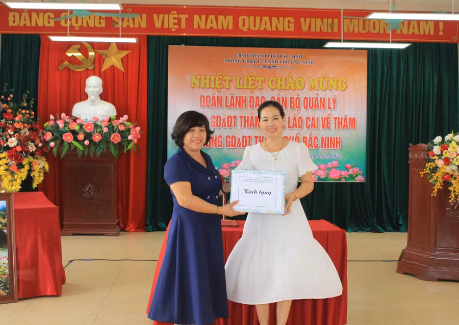 Trường Tiểu học Nguyễn Du (Lào Cai) - Trường Tiểu học Suối Hoa (Bắc Ninh).