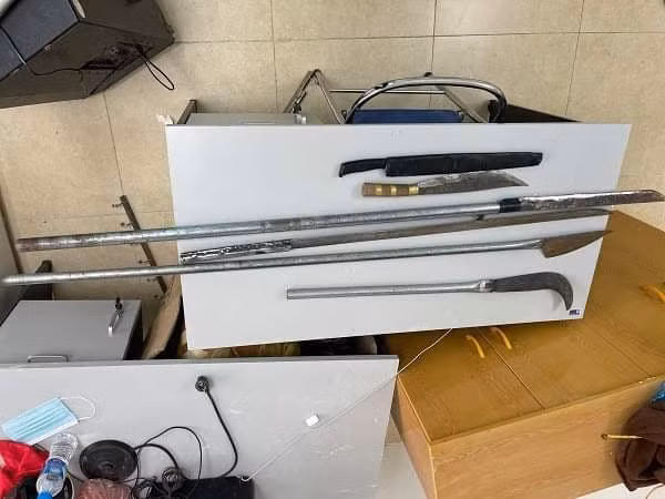 Hung khí các đối tượng sử dụng.