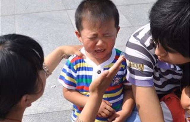 Bố mẹ la mắng con trước mặt người ngoài sẽ khiến chúng xa lánh bạn hơn