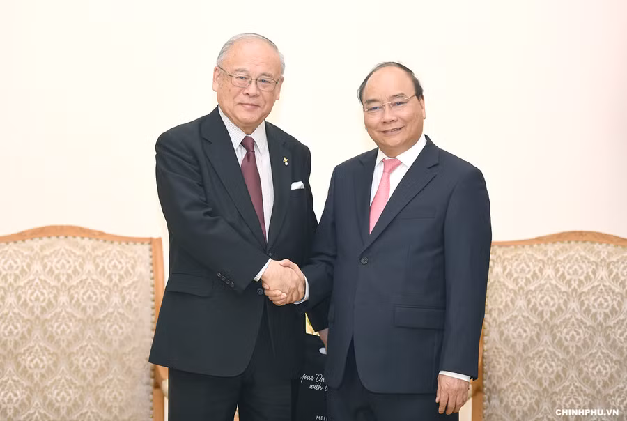 Thủ tướng Nguyễn Xuân Phúc tiếp Cố vấn đặc biệt Liên minh Nghị sĩ Hữu nghị Nhật - Việt Tsutomu Takebe. Ảnh: VGP