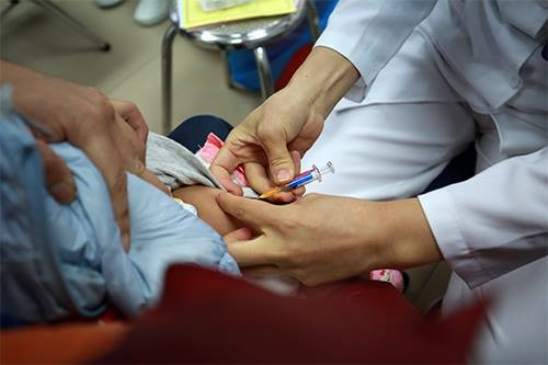 Việt Nam đã tự sản xuất được 8/12 loại vaccine sử dụng trong Chương trình tiêm chủng mở rộng quốc gia. Việt Nam đã tự sản xuất được 8/12 loại vaccine sử dụng trong Chương trình tiêm chủng mở rộng quốc gia.