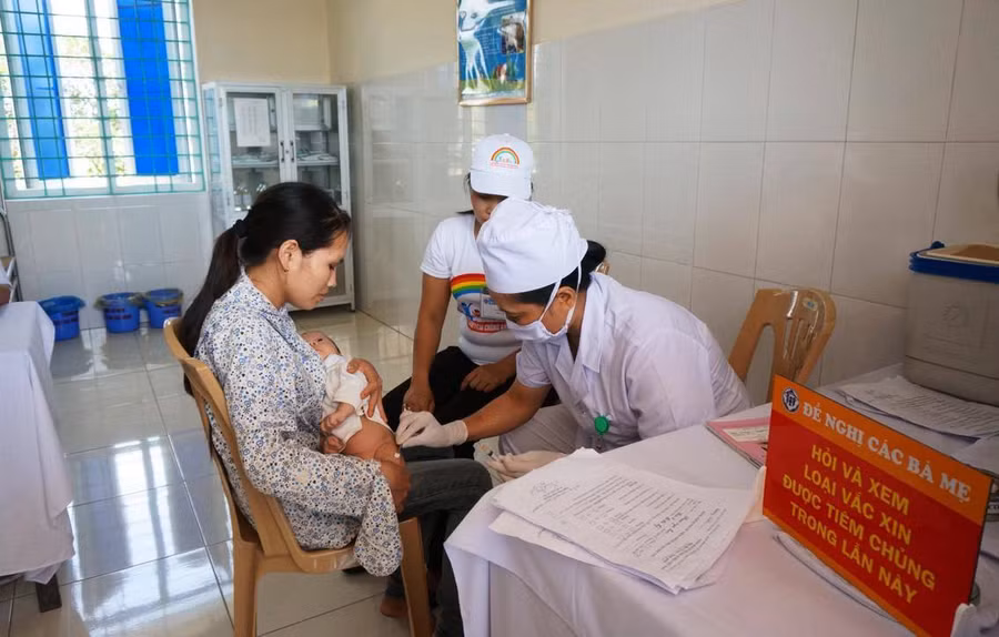 Vaccine bảo vệ trẻ em tránh những bệnh truyền nhiễm nguy hiểm, có khả năng để lại di chứng cả đời hoặc thậm chí gây tử vong.