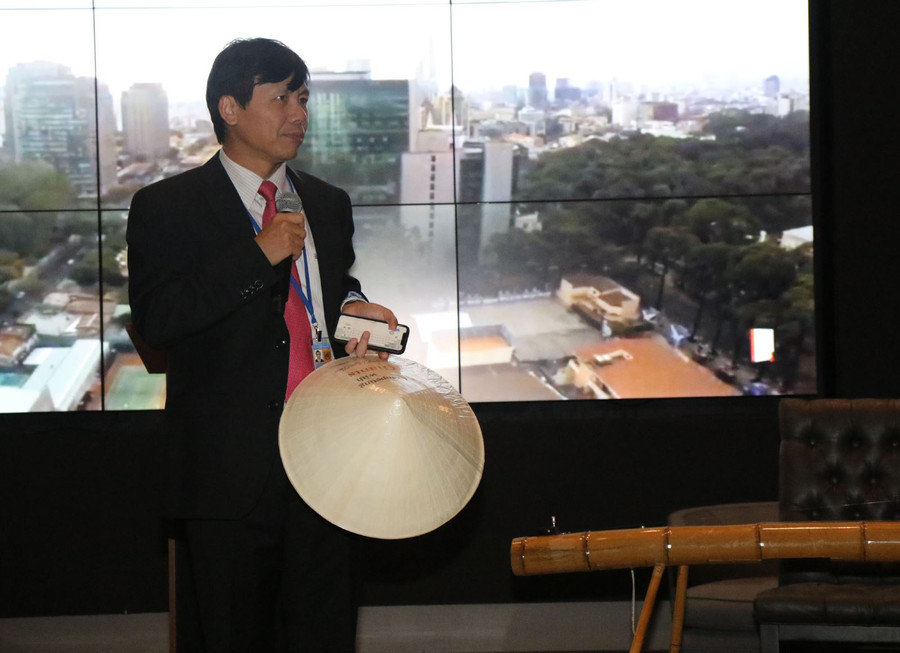 Đại sứ Đặng Đình Quý, Trưởng phái đoàn Thường trực Việt Nam tại LHQ, phát biểu tại sự kiện ra mắt cuốn sách. Đại sứ Đặng Đình Quý, Trưởng phái đoàn Thường trực Việt Nam tại LHQ, phát biểu tại sự kiện ra mắt cuốn sách.