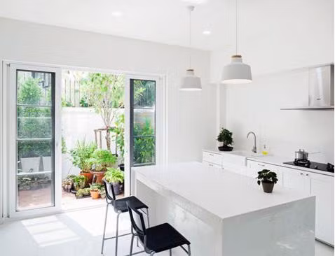 Ngôi nhà tràn ngập cây xanh của vợ chồng trẻ gây sốt trên báo Mỹ - Ảnh 6.