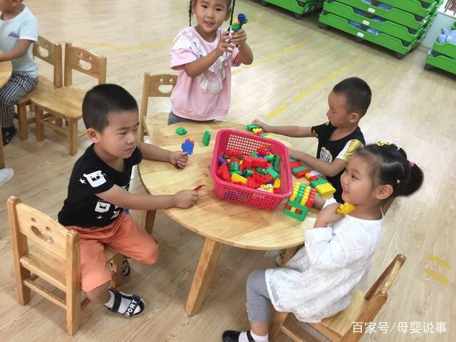 Khi trẻ hiểu được niềm vui của sự chia sẻ thì trẻ mới có thể vứt bỏ được bản tính ích kỷ của chính mình (Ảnh minh họa). Khi trẻ hiểu được niềm vui của sự chia sẻ thì trẻ mới có thể vứt bỏ được bản tính ích kỷ của chính mình (Ảnh minh họa).