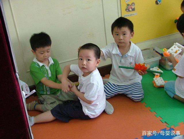 Khi trẻ có hành vi sai trái là chiếm dụng đồ vật, tài sản của người khác thì các bậc phụ huynh cần kịp thời răn dạy và giúp đỡ trẻ sửa đổi tính cách (Ảnh minh họa). Khi trẻ có hành vi sai trái là chiếm dụng đồ vật, tài sản của người khác thì các bậc phụ huynh cần kịp thời răn dạy và giúp đỡ trẻ sửa đổi tính cách (Ảnh minh họa).