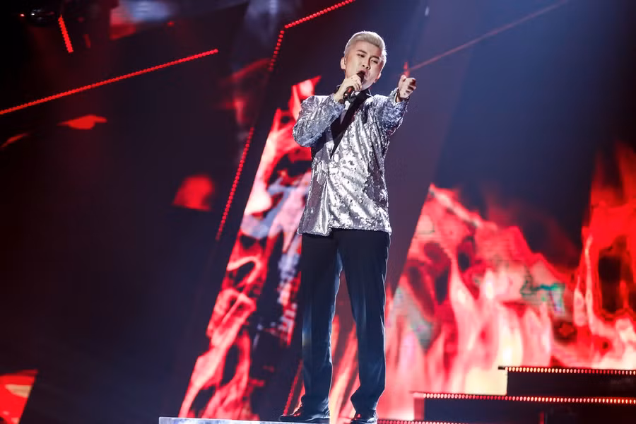 Hoàng Phương thí sinh đầu tiên dự thi trong đêm chung kết Hoàng Phương thí sinh đầu tiên dự thi trong đêm chung kết