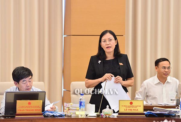 Chủ nhiệm Ủy ban Tư pháp Lê Thị Nga lưu ý, tình trạng bổ nhiệm nhiều cán bộ trước khi nghỉ hưu, bổ nhiệm cán bộ không đủ tiêu chuẩn theo quy định gây hoài nghi trong dư luận. Chủ nhiệm Ủy ban Tư pháp Lê Thị Nga lưu ý, tình trạng bổ nhiệm nhiều cán bộ trước khi nghỉ hưu, bổ nhiệm cán bộ không đủ tiêu chuẩn theo quy định gây hoài nghi trong dư luận.