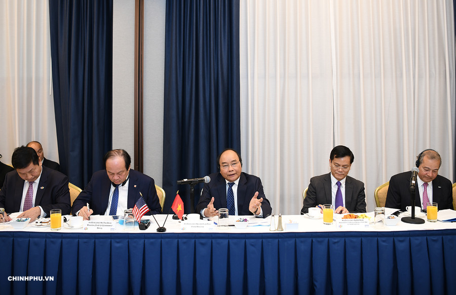 Thủ tướng và một số Bộ trưởng đã trực tiếp giải đáp, làm rõ các vấn đề mà nhà đầu tư quan tâm. Ảnh: VGP/Quang Hiếu Thủ tướng và một số Bộ trưởng đã trực tiếp giải đáp, làm rõ các vấn đề mà nhà đầu tư quan tâm. Ảnh: VGP/Quang Hiếu