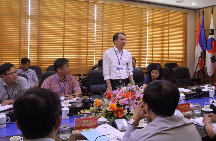 Thứ trưởng Phạm Mạnh Hùng làm việc với Ban chỉ đạo thi THPT quốc gia 2018 tỉnh Phú Thọ