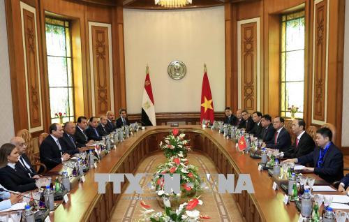 Chủ tịch nước Trần Đại Quang và Tổng thống Ai Cập Abdel Fattah Al Sisi tiến hành hội đàm. Chủ tịch nước Trần Đại Quang và Tổng thống Ai Cập Abdel Fattah Al Sisi tiến hành hội đàm.