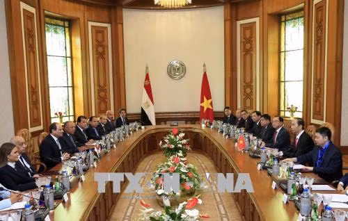 Chủ tịch nước Trần Đại Quang và Tổng thống Ai Cập Abdel Fattah Al Sisi tiến hành hội đàm. Chủ tịch nước Trần Đại Quang và Tổng thống Ai Cập Abdel Fattah Al Sisi tiến hành hội đàm.