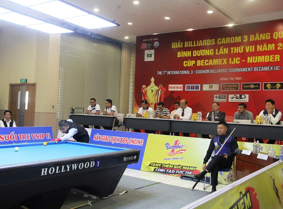 Các cơ thủ bước vào thi đấu ngay sau buổi lễ khai mạc