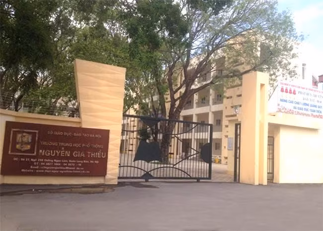 Trường THPT Nguyễn Gia Thiều trả lại tiền hồ sơ cho học sinh