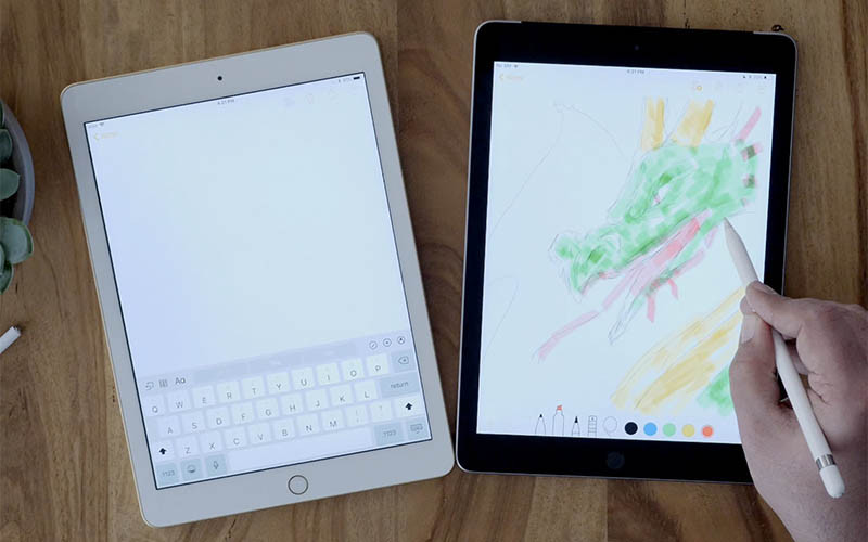 Nên mua iPad 2018 hay iPad Pro? ảnh 2 ipad-2018-vs-2017-pencil