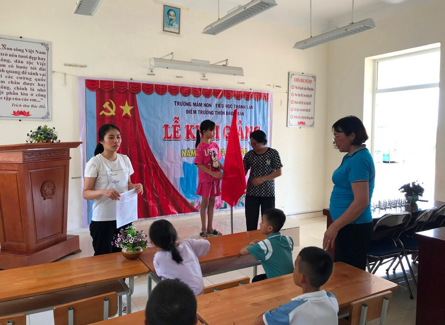 Cô trò đảo Trần tập dượt trước ngày khai giảng.