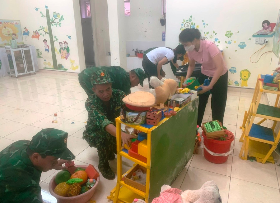 Góc học tập của các em được vệ sinh, xếp ngăn nắp.