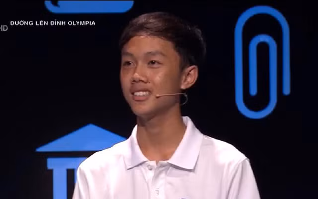 Tân Nhật thi đấu bình tĩnh, có chiến thuật hợp lý và quyết đoán. Tân Nhật đến từ mảnh đất Quảng Trị, nơi sản sinh ra các nhà vô địch ĐLĐ Olympia Văn Viết Đức (năm thứ 15) và Phan Đăng Nhật Minh (năm thứ 17).