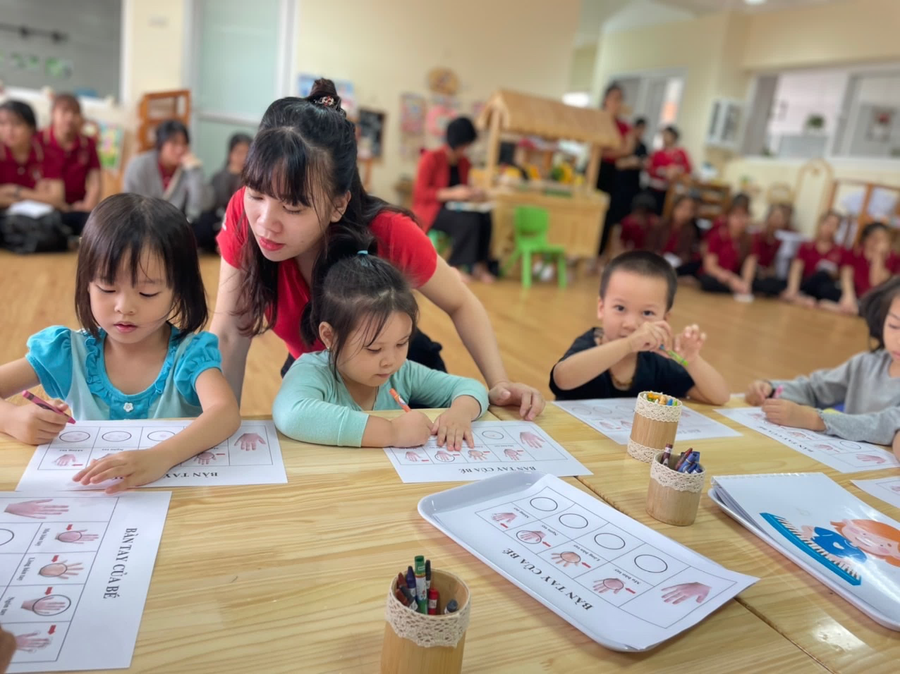 Cô Nguyễn Minh Thúy tạo không gian sáng tạo cho trẻ qua từng bài học.