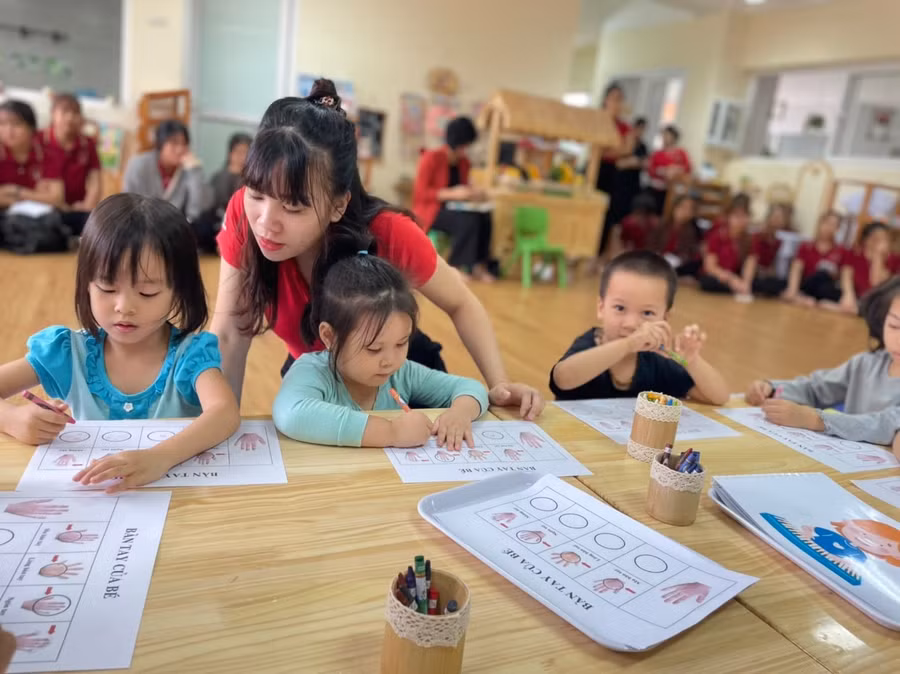 Cô Nguyễn Minh Thúy tạo không gian sáng tạo cho trẻ qua từng bài học.