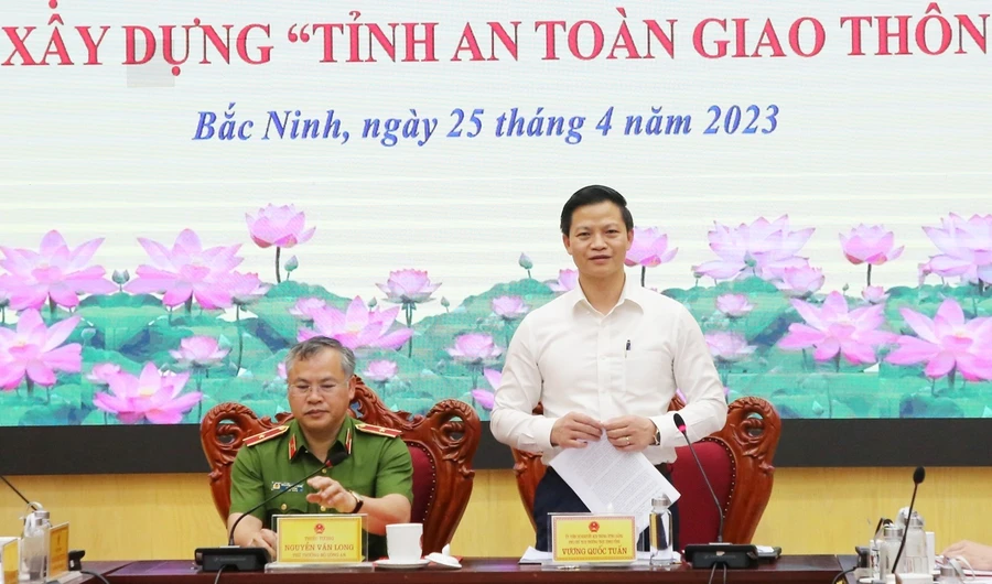 Ông Vương Quốc Tuấn, Phó Chủ tịch Thường trực UBND tỉnh Bắc Ninh phát biểu tại buổi làm việc.