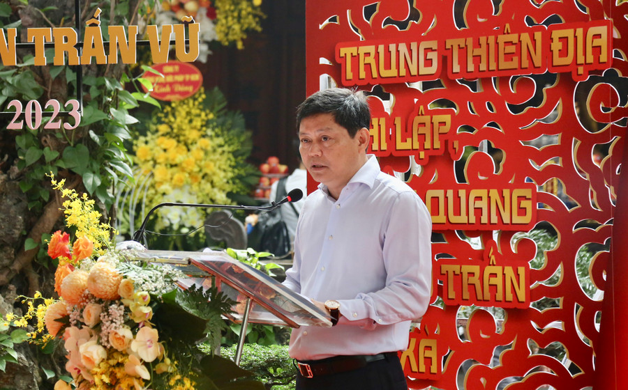 Chủ tịch UBND quận Ba Đình Tạ Nam Chiến phát biểu tại Lễ hội kỷ niệm ngày sinh Đức thánh Huyền Thiên Trấn Vũ.