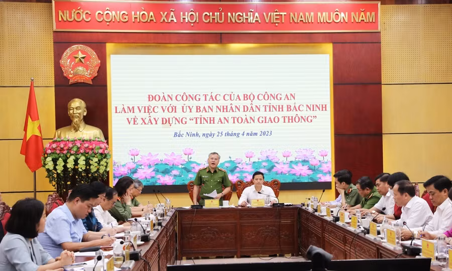 Quang cảnh buổi làm việc.