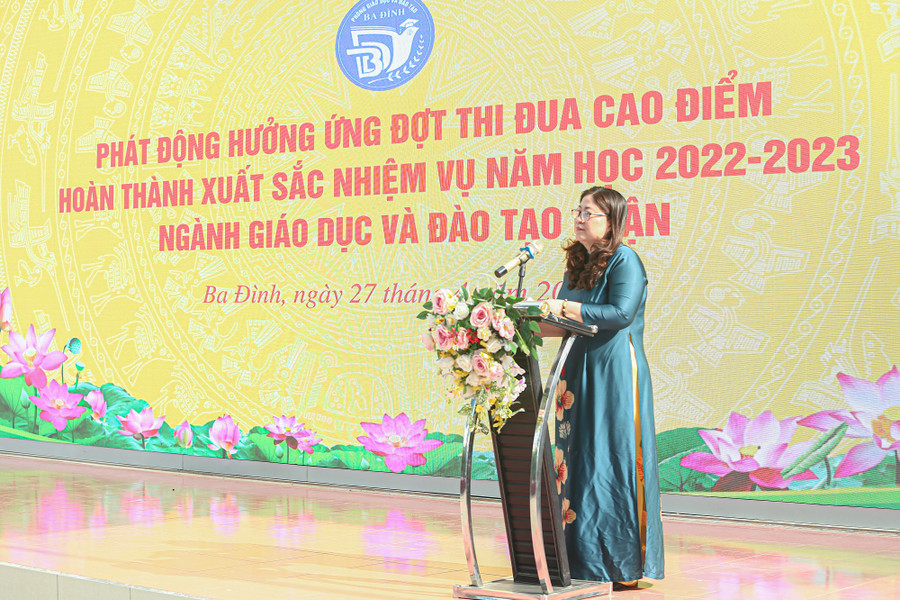 Bà Trần Thị Vinh - Phó trưởng phòng GD&ĐT quận Ba Đình phát động hưởng ứng thi đua. Bà Trần Thị Vinh - Phó trưởng phòng GD&ĐT quận Ba Đình phát động hưởng ứng thi đua.