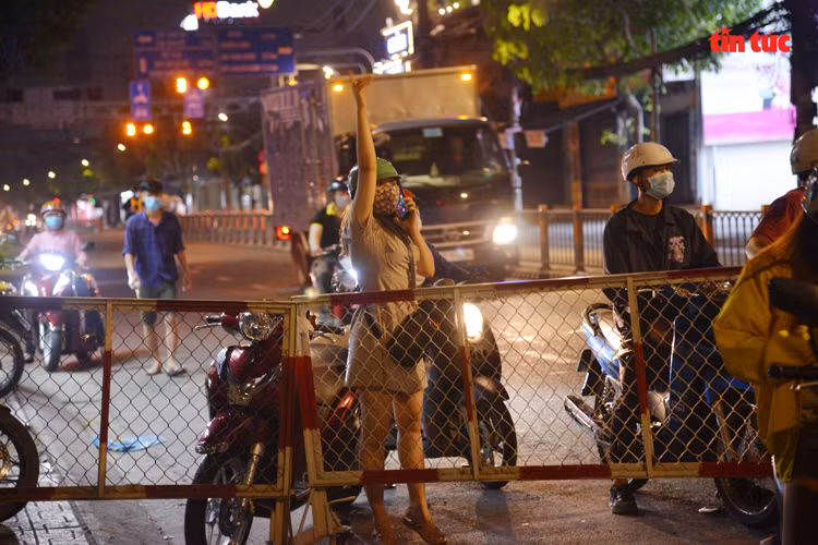 TP Hồ Chí Minh tái lập chốt kiểm soát người dân và phương tiện ra vào quận Gò Vấp ảnh 10