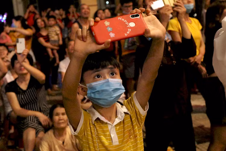 Pháo hoa rực sáng trong đêm Phú Thọ để mừng ngày giỗ Tổ ảnh 12