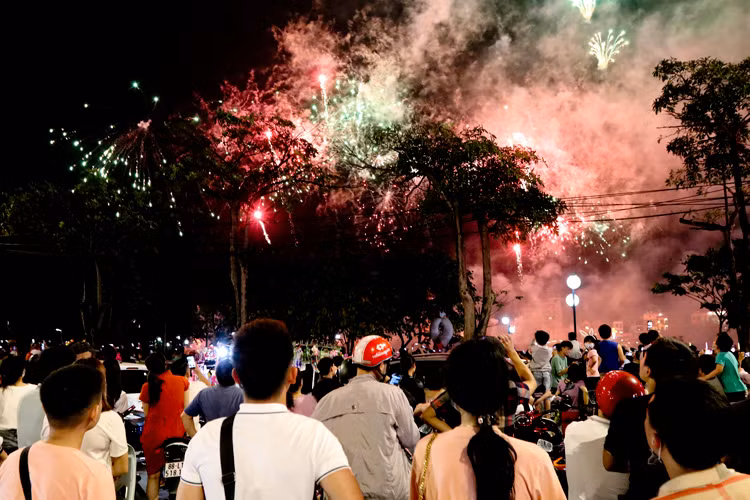 Pháo hoa rực sáng trong đêm Phú Thọ để mừng ngày giỗ Tổ ảnh 10