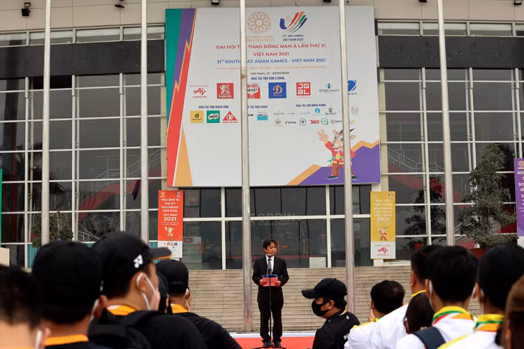 Thứ trưởng Bộ Văn hóa - thể thao và du lịch phát biểu tại lễ thượng cờ.