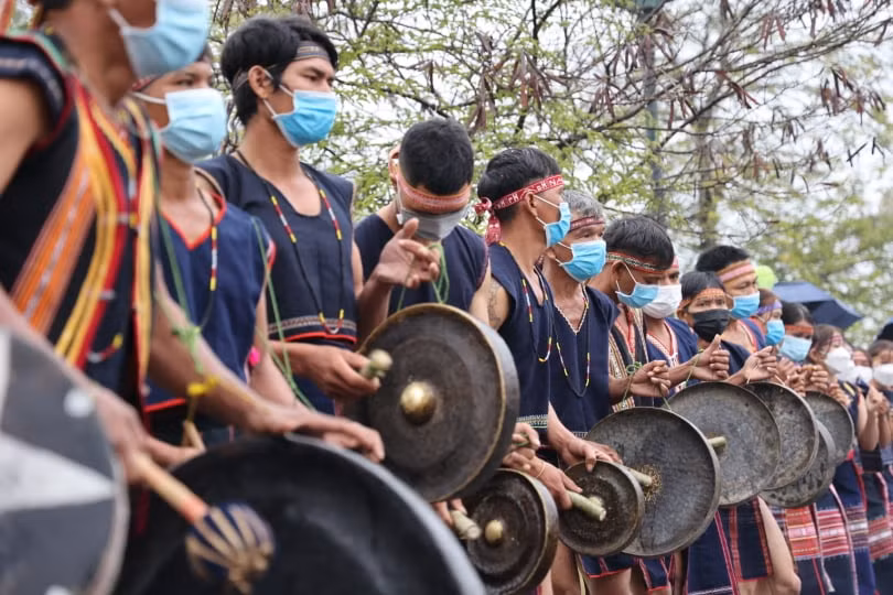 Biểu diễn cồng chiêng tại ngày hội.