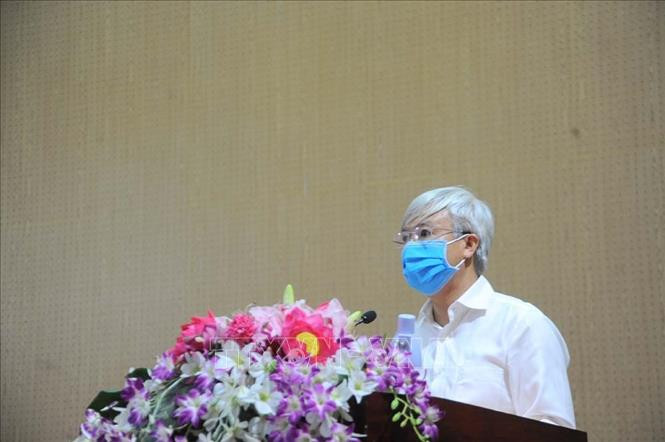 Bí thư Thành ủy Hải Dương Lê Đình Long phát biểu tại cuộc họp của Ban Chỉ đạo phòng, chống dịch bệnh COVID-19 thành phố Hải Dương tối 13/8 triển khai các biện pháp cấp bách phòng chống dịch COVID-19. Chú thích ảnh