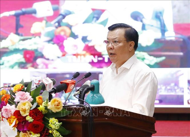 Bí thư Thành uỷ Hà Nội Đinh Tiến Dũng trình bày Nghị quyết của Bộ Chính trị về phương hướng, nhiệm vụ phát triển Thủ đô Hà Nội đến năm 2030, tầm nhìn 2045. Bí thư Thành uỷ Hà Nội Đinh Tiến Dũng trình bày Nghị quyết của Bộ Chính trị về phương hướng, nhiệm vụ phát triển Thủ đô Hà Nội đến năm 2030, tầm nhìn 2045.