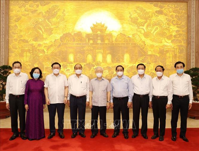 Tổng Bí thư Nguyễn Phú Trọng, Chủ tịch nước Nguyễn Xuân Phúc, Thủ tướng Chính phủ Phạm Minh Chính, Chủ tịch Quốc hội Vương Đình Huệ cùng các đồng chí lãnh đạo Đảng, Nhà nước và các đại biểu dự Phiên họp.