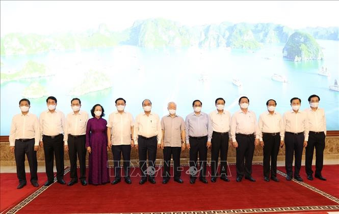 Tổng Bí thư Nguyễn Phú Trọng, Chủ tịch nước Nguyễn Xuân Phúc, Thủ tướng Chính phủ Phạm Minh Chính, Chủ tịch Quốc hội Vương Đình Huệ cùng các đồng chí lãnh đạo Đảng, Nhà nước và các đại biểu dự Phiên họp.