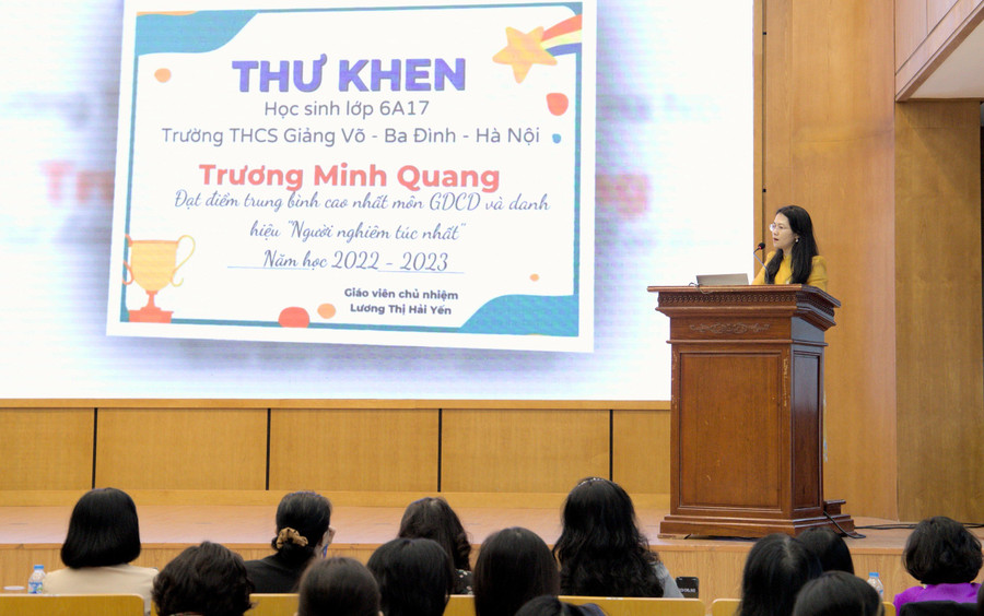 Hình ảnh nhà giáo trình bày tại vòng chung khảo.