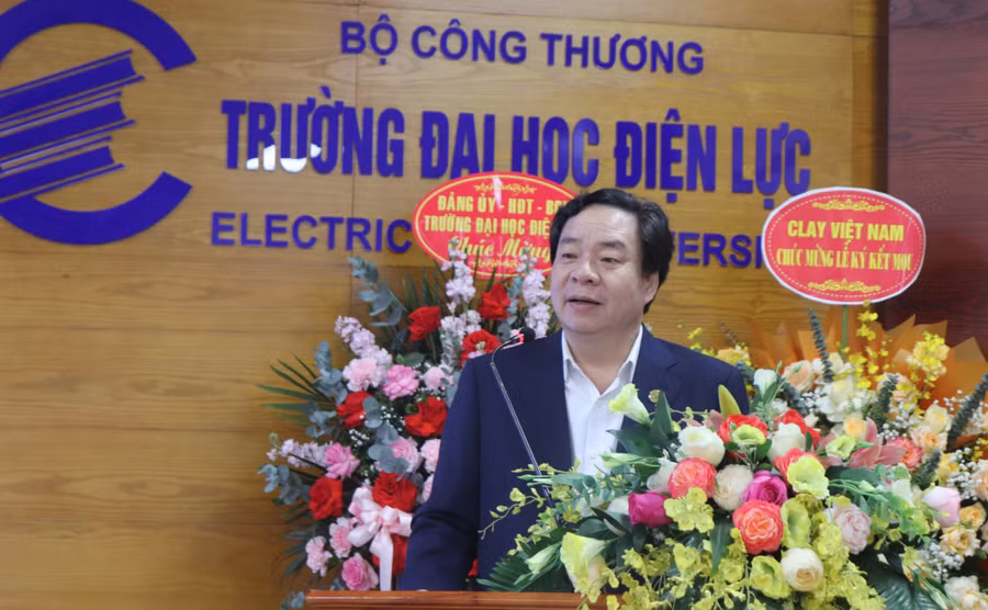 PGS.TS Vũ Đình Ngọ phát biểu.