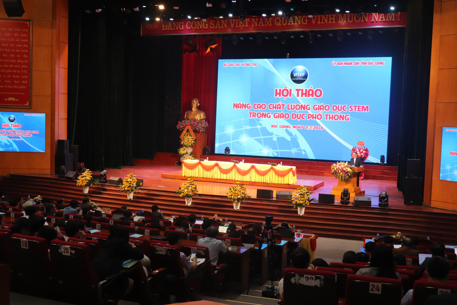Quang cảnh hội thảo. Quang cảnh hội thảo.