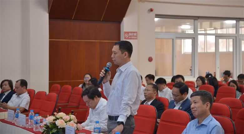 Nhiều ý kiến tham luận tại hội nghị.