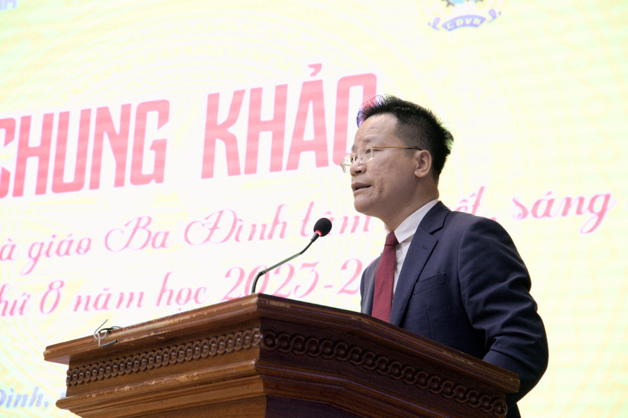 Trưởng phòng GD&amp;ĐT quận Ba Đình Lê Đức Thuận phát biểu.